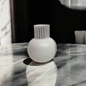 Jarron Ari de resina blanco 22x25cm