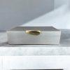 Caja multiuso PU texturizado gris con broche dorado 36x11cm