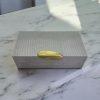 Caja multiuso PU texturizado gris con broche dorado 26x15cm