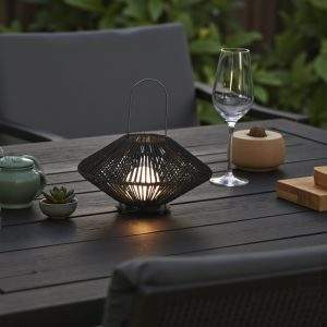Lantern con LED Recargable RGB 1W Prisma de soga negra IP44 de Almacenes Marriott Ecuador – Compra online en www.almacenesmarriott.com rápido y seguro. Envíos a todo el país. Recibe 20% en tu primera compra. Encuentra regalos de cumpleaños, aniversario, boda y navidad.