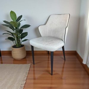 silla de comedor de Almacenes Marriott Ecuador – Compra online en www.almacenesmarriott.com rápido y seguro. Envíos a todo el país. Recibe 20% en tu primera compra. Encuentra regalos de cumpleaños, aniversario, boda y navidad.