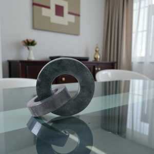Adorno anillo doble de mármol verde/negro de Almacenes Marriott Ecuador – Compra online en www.almacenesmarriott.com rápido y seguro. Envíos a todo el país. Recibe 20% en tu primera compra. Encuentra regalos de cumpleaños, aniversario, boda y navidad.