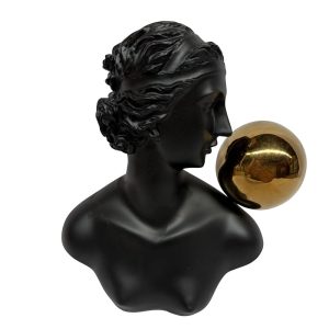 Adorno hombre griego de resina negra con esfera dorada 21cm