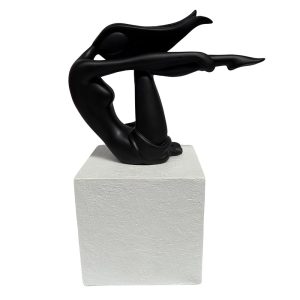 Adorno mujer gimnasta de resina blanco/negro 32cm