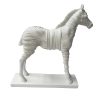 Adorno caballo de resina blanco acabado estriado 30cm