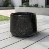 Macetero Noa de fibra mineral efecto mármol negro H:34cm