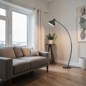 Lámpara de pedestal E27 curveada Vanya black